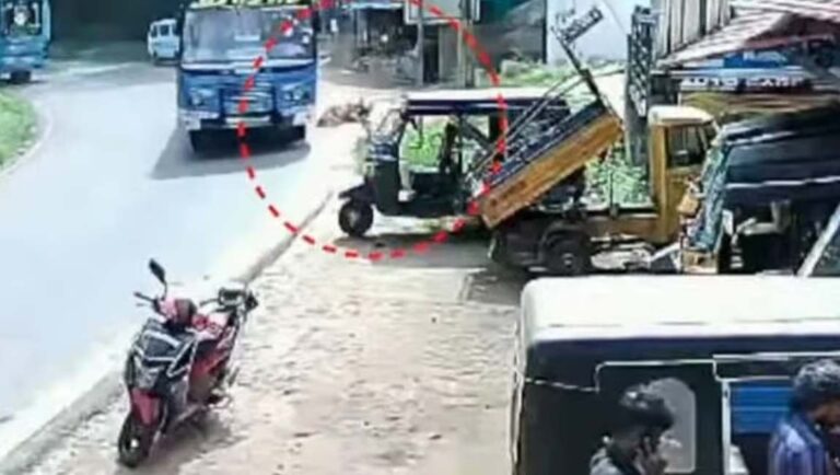 തിരുവനന്തപുരത്ത് ഓടിക്കൊണ്ടിരുന്ന ബസില്‍ നിന്നും തെറിച്ചു വീണ് യാത്രക്കാരിക്ക് പരിക്ക്