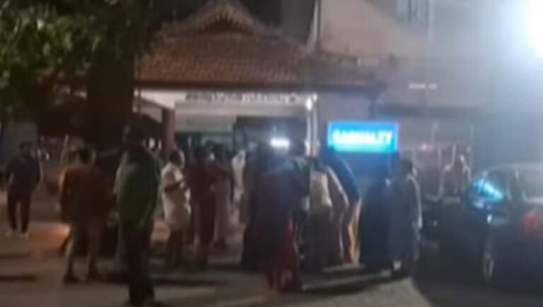 പറവൂരിൽ അയൽവാസി മൂന്ന് പേരെ വീട്ടിൽ കയറി വെട്ടി കൊന്നു