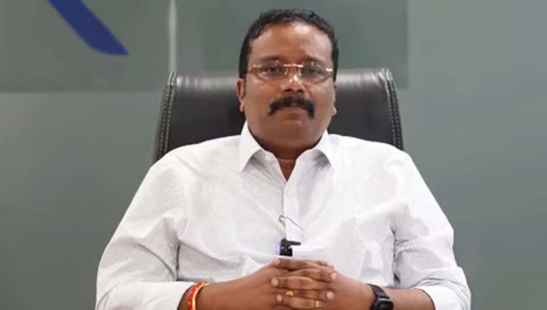 ബി അശോകിനെ തദ്ദേശ ഭരണ പരിഷ്‌കാര കമ്മീഷന്‍ അധ്യക്ഷനായി നിയമിച്ച സര്‍ക്കാര്‍ നടപടിക്ക് സ്റ്റേ