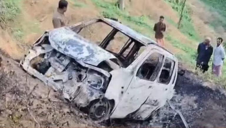 കൊല്ലത്ത് കാര്‍ താഴ്ചയിലേക്ക് മറിഞ്ഞ് കത്തിയ നിലയില്‍; വാഹനത്തിനകത്ത് കത്തിക്കരിഞ്ഞ മൃതദേഹം