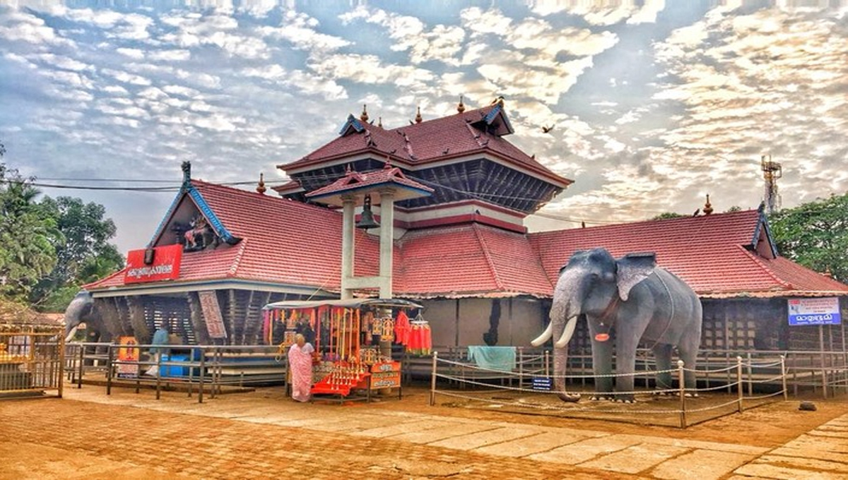 ചക്കുളത്തുകാവ് ഭ​ഗവതി ക്ഷേത്രത്തിൽ പുരുഷൻമാർക്ക് മേൽവസ്ത്രം ധരിച്ചു കയറാം