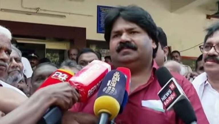 പത്തനംതിട്ടയില്‍ സിപിഐഎം സസ്‌പെന്റ് ആര്‍ കൃഷ്ണകുമാര്‍ പ്രസിഡന്റ് തെരഞ്ഞെടുപ്പിൽ വിജയിച്ചു