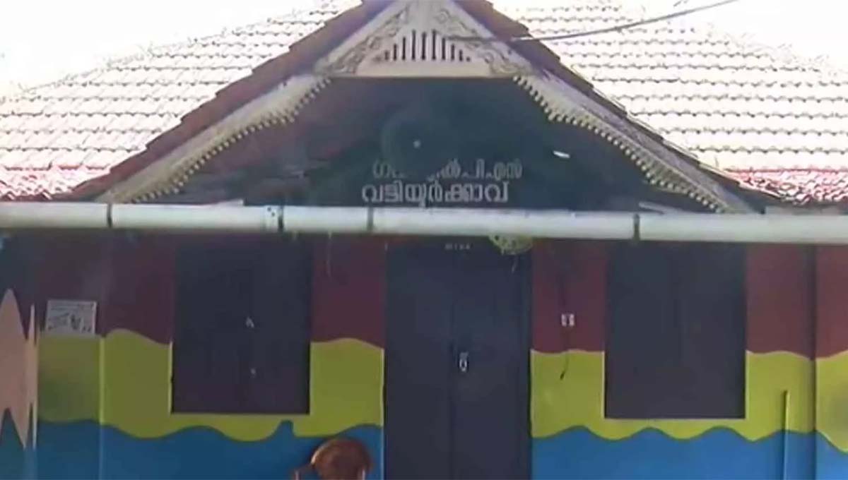 പണിമുടക്ക് ദിവസം സ്കൂളിന് അവധി : പ്രധാനാധ്യാപകന് സസ്പെൻഷൻ