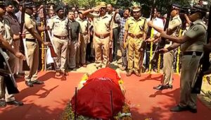 മലയാളികളുടെ പ്രിയപ്പെട്ട ഭാവഗായകന് വിട നല്‍കി കേരളം