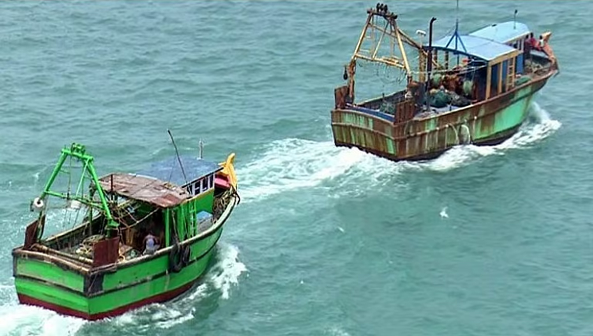 സമുദ്രാതിര്‍ത്തി ലംഘിച്ചെന്ന് ആരോപണം; 32 ഇന്ത്യന്‍ മത്സ്യത്തൊഴിലാളികളെ ലങ്കന്‍ നാവികസേന അറസ്റ്റ് ചെയ്തു