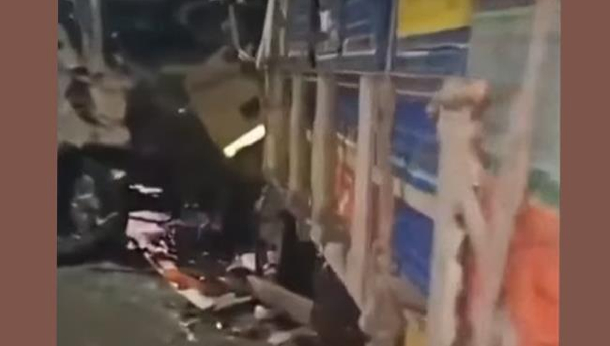 കൊ​ട്ടാ​ര​ക്ക​രയിൽ ആം​ബു​ല​ൻ​സും കോ​ഴി ലോ​റി​യും കൂ​ട്ടി​യി​ടി​ച്ച് ര​ണ്ട് പേ​ർ മ​രി​ച്ചു