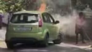 കൊച്ചിയിൽ ഓടി കൊണ്ടിരുന്ന കാറിന് തീ പിടിച്ചു