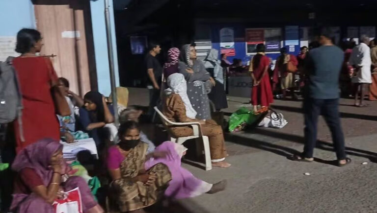 പാലക്കാട് ജില്ലാ ആശുപത്രിയിൽ വൻ തീപ്പിടിത്തം; ആളപായമില്ല, രോഗികളെ ഒഴിപ്പിച്ചു