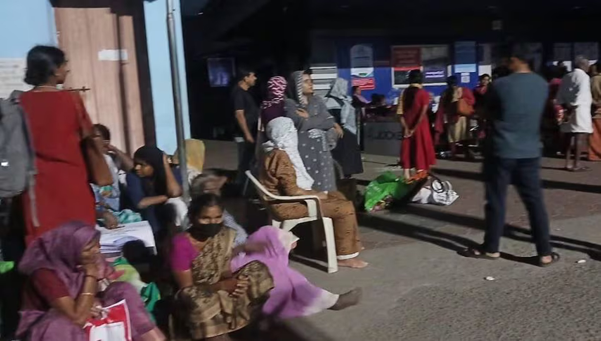 പാലക്കാട് ജില്ലാ ആശുപത്രിയിൽ വൻ തീപ്പിടിത്തം; ആളപായമില്ല, രോഗികളെ ഒഴിപ്പിച്ചു