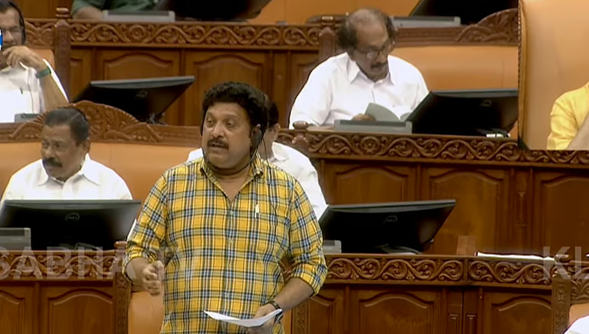 മൊബൈലില്‍ സംസാരിച്ച് റോഡ് ക്രോസ് ചെയ്യുന്നവരില്‍ നിന്ന് പിഴ ഈടാക്കണം : ഗണേഷ് കുമാര്‍