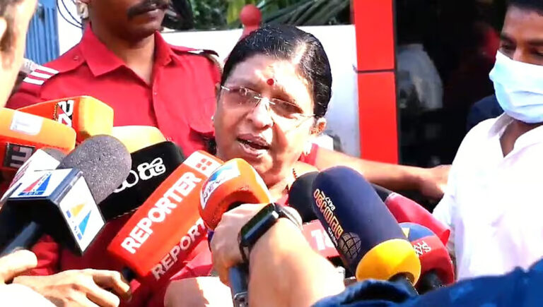 ‘കോടതി കുറ്റക്കാരനെന്ന് കണ്ടെത്തട്ടെ; നിയമപരമായി രാജിവയ്‌ക്കേണ്ടതില്ല’; മുകേഷിനെ ന്യായീകരിച്ച് വനിത കമ്മീഷന്‍