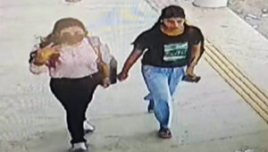 താനൂരിൽ നിന്ന് കാണാതായ പ്ലസ്ടു വിദ്യാർഥിനികൾ തിരൂർ റെയിൽവേ സ്റ്റേഷനിൽ എത്തിയ ദൃശ്യ‍ങ്ങൾ പുറത്ത്