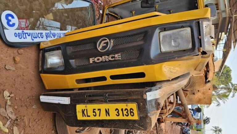 കോ​ഴി​ക്കോ​ട് സ്കൂ​ൾ ബ​സ് മ​റി​ഞ്ഞ് വി​ദ്യാ​ർ​ഥി​ക​ൾ ഉ​ൾ​പ്പ​ടെ പ​ത്തു​പേ​ർ​ക്ക് പ​രി​ക്ക്