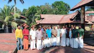 റാന്നി പെരുനാട് കക്കാട്ട് കോയിക്കല്‍ ശ്രീധര്‍മ്മശാസ്താ ക്ഷേത്രത്തില്‍ ഷര്‍ട്ട് ധരിച്ച് പ്രവേശിച്ച് എസ്എന്‍ഡിപി സംയുക്ത സമിതി
