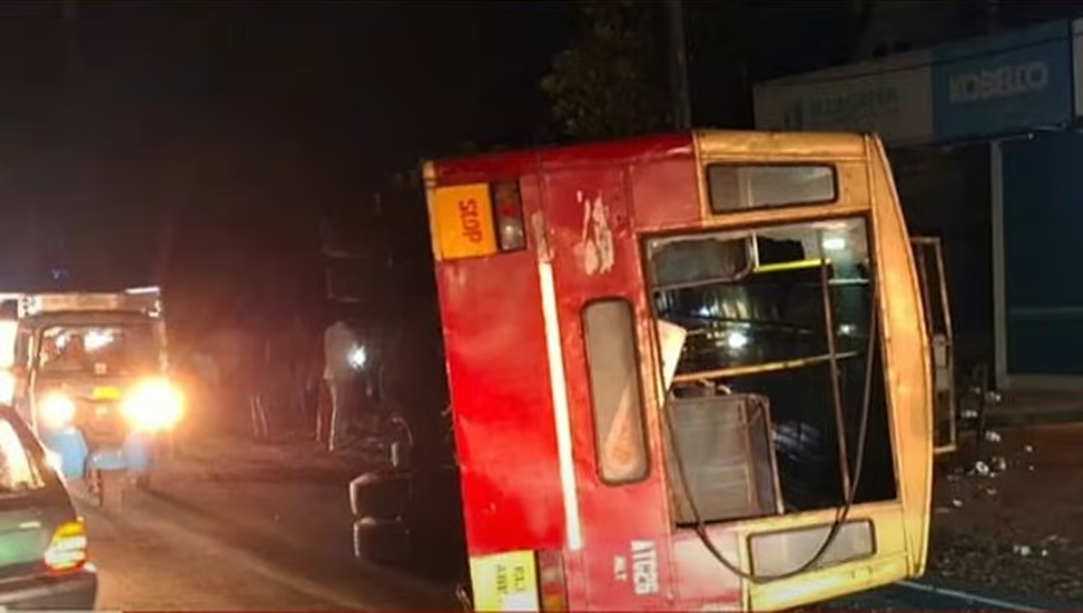 കോഴിക്കോട് കെഎസ്ആര്‍ടിസി ബസ് മറിഞ്ഞു; 15 പേര്‍ക്ക് പരിക്ക്, ഒരാളുടെ നില ഗുരുതരം