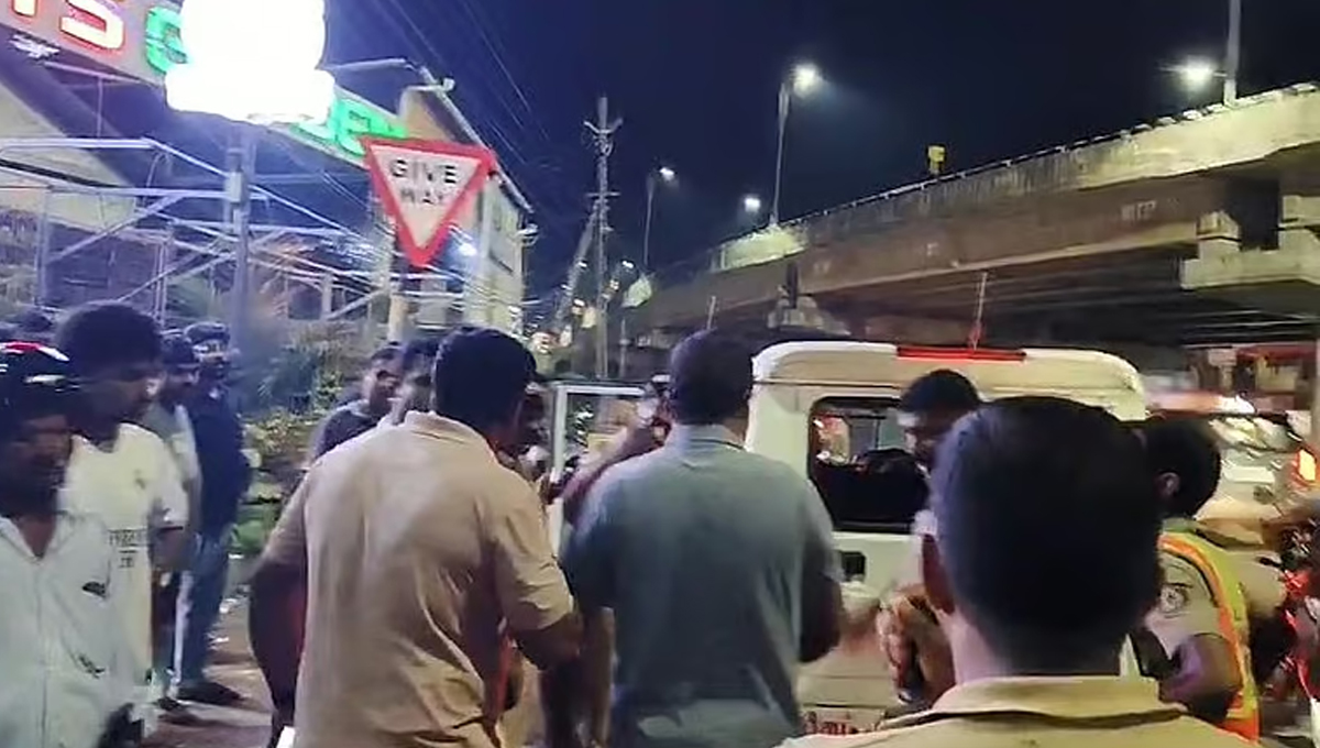 തൃശൂരിൽ പ്രിയങ്കാഗാന്ധിയുടെ വാഹനവ്യൂഹത്തിന് നേരെ കാര്‍ ഓടിച്ചുകയറ്റി; യുവാവിനെതിരെ കേസ്