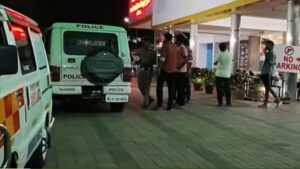 വര്‍ക്കലയില്‍ ഉത്സവം കണ്ട് മടങ്ങിയവർക്കിടയിലേക്ക് വാഹനം ഇടിച്ചുകയറി; അമ്മയും മകളും മരിച്ചു, 5 പേര്‍ക്ക് പരിക്ക്