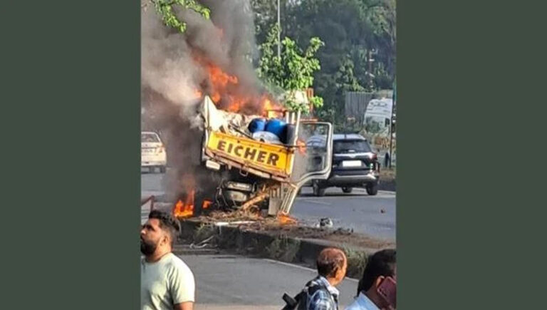 ചാലക്കുടിയിൽ സ്കൂട്ടറിലിടിച്ചു ലോറി കത്തി ബൈക്ക് യാത്രക്കാരൻ മരിച്ചു