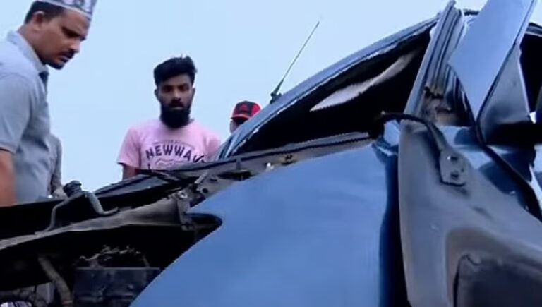കാസര്‍കോട്ട് കാര്‍ ഡിവൈഡറിലേക്ക് ഇടിച്ചുകയറി; മൂന്ന് മരണം