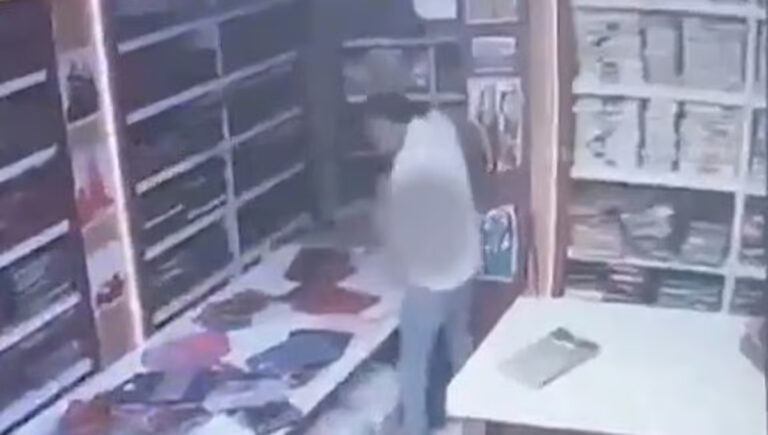 തുണിക്കടയില്‍ വസ്ത്രം മാറ്റിയെടുക്കാന്‍ എത്തിയ പന്ത്രണ്ടുകാരന് നേരെ ആക്രമണം; ജീവനക്കാരനെതിരെ കേസ്