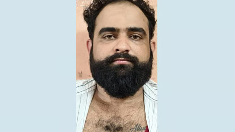 കഞ്ചാവ് കേസിലെ പ്രതി അറസ്റ്റു ചെയ്യാനെത്തിയ എക്സൈസ് ഉദ്യോഗസ്ഥരെ കുത്തി പരിക്കേൽപ്പിച്ചു