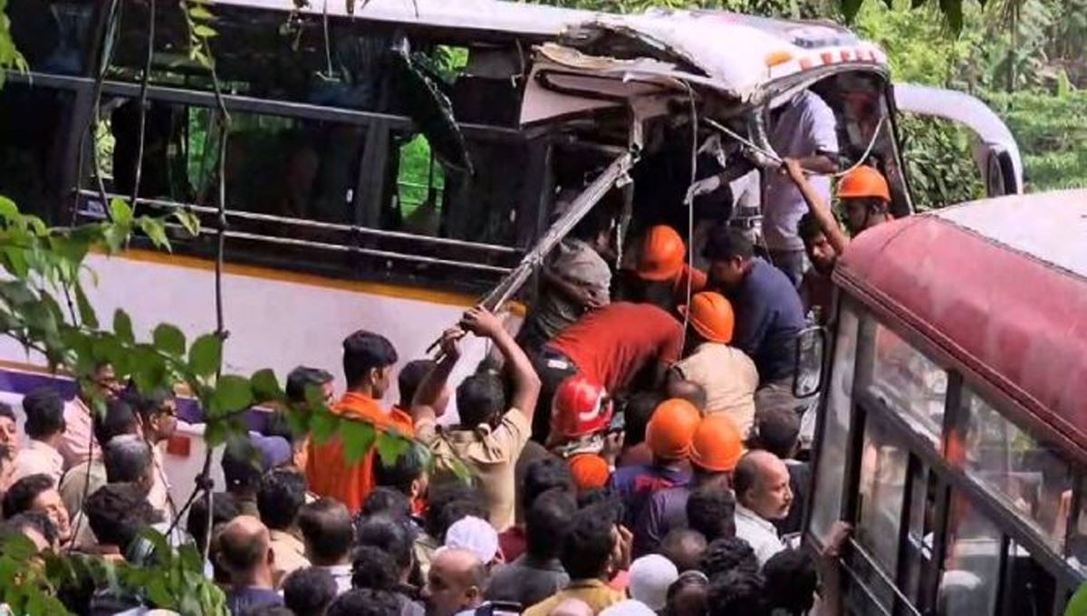 മാനന്തവാടിയിൽ ബസുകൾ കൂട്ടിയിടിച്ച് അപകടം; 38 ഓളം പേർക്ക് പരുക്ക്