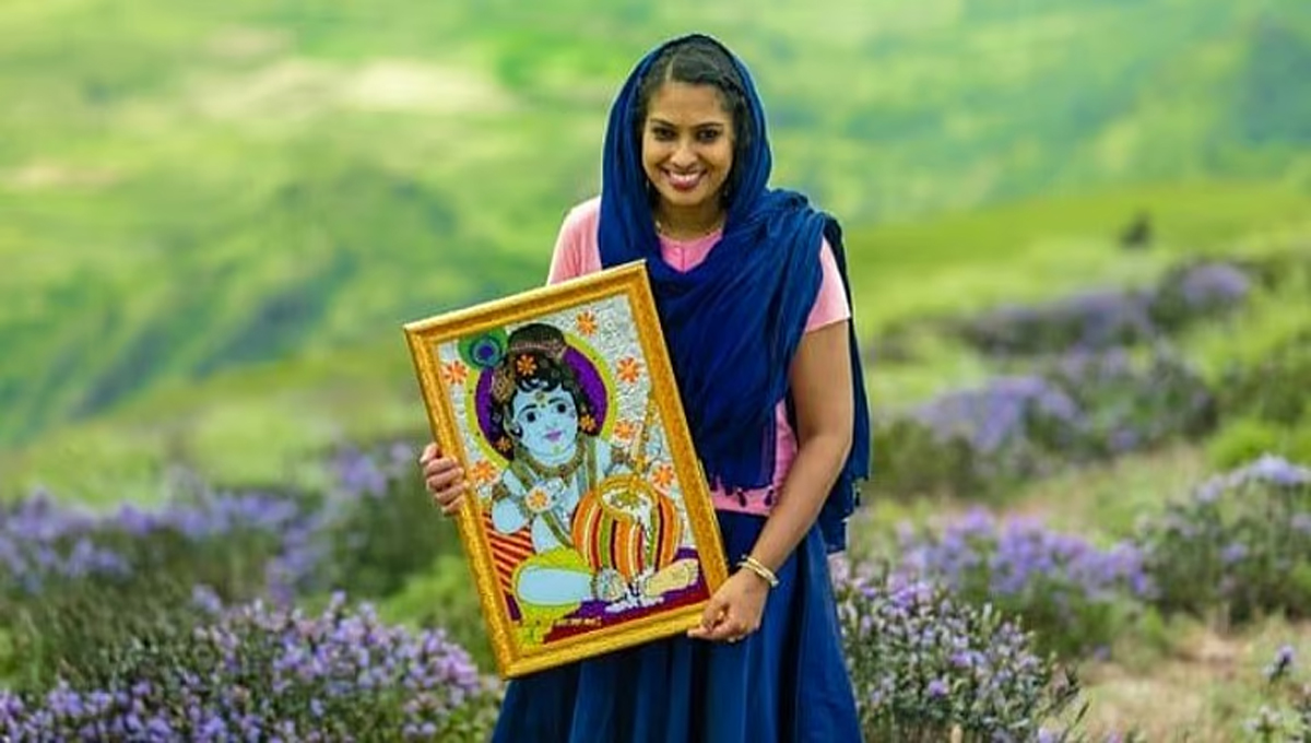 കൃഷ്ണ വിഗ്രഹത്തില്‍ മാല ചാര്‍ത്തി; ഗുരുവായൂര്‍ ക്ഷേത്രത്തിലെ ദൃശ്യങ്ങള്‍ പ്രചരിപ്പിച്ചു; ജസ്‌ന സലീമിനെതിരെ കേസ്