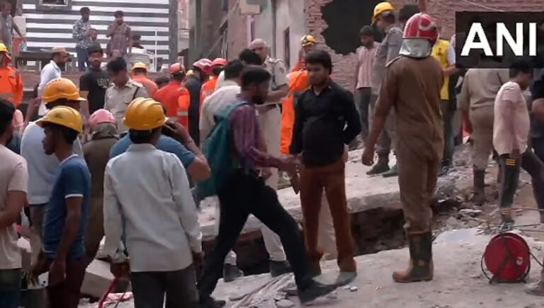 ഡല്‍ഹിയില്‍ കെട്ടിടം തകര്‍ന്ന് നാല് മരണം; നിരവധി പേര്‍ കുടുങ്ങി