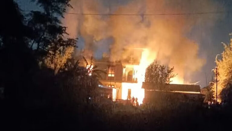 വഖഫ് നിയമത്തെ പിന്തുണച്ചു; മണിപ്പൂരില്‍ ബിജെപി നേതാവിന്റെ വീട് അഗ്നിക്കിരയാക്കി