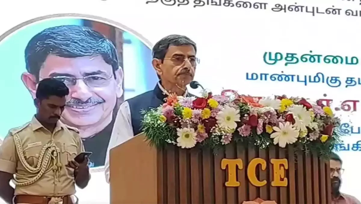 തമിഴ്‌നാട് ഗവര്‍ണർ കോളജ് വിദ്യാര്‍ത്ഥികളെക്കൊണ്ട് ‘ജയ് ശ്രീറാം’ വിളിപ്പിച്ചു; പുറത്താക്കണമെന്ന് ആവശ്യം