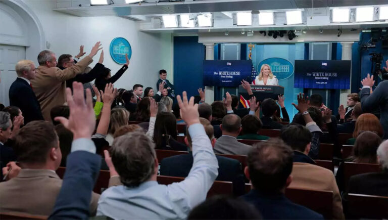 അമേരിക്കയിൽ വീണ്ടും മാധ്യമ വിലക്കുമായി ട്രംപ് ഭരണകൂടം