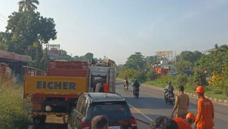 തൃ​ശൂ​രി​ൽ നി​യ​ന്ത്ര​ണം വി​ട്ട കാ​റി​ടി​ച്ച് അ​പ​ക​ടം; സൈ​ക്കി​ൾ യാ​ത്രി​ക​ൻ മ​രി​ച്ചു