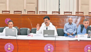 ഡല്‍ഹി യൂണിവേഴ്‌സിറ്റി പിജി സിലബസില്‍ വാജ്‌പേയ് രചിച്ച കവിതകള്‍ ഉള്‍പ്പെടുത്താനുള്ള നീക്കത്തില്‍ വിവാദം