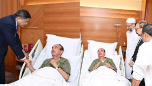 സർവകക്ഷി സംഘത്തിൻറെ കുവൈത്ത് സന്ദർശനത്തിനിടെ ദേഹാസ്വാസ്ഥ്യം; ഗുലാം നബി ആസാദ് ആശുപത്രിയിൽ