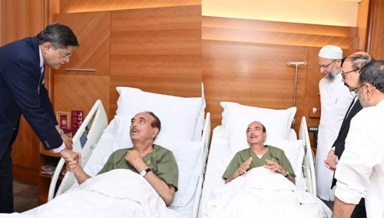 സർവകക്ഷി സംഘത്തിൻറെ കുവൈത്ത് സന്ദർശനത്തിനിടെ ദേഹാസ്വാസ്ഥ്യം; ഗുലാം നബി ആസാദ് ആശുപത്രിയിൽ