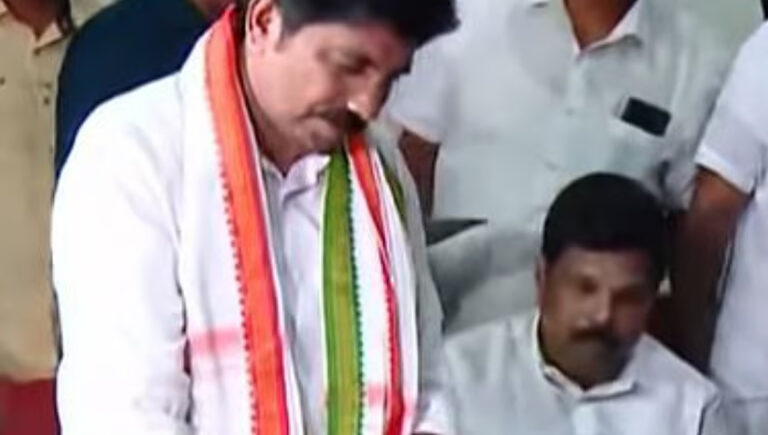 നിലമ്പൂർ ഉപതെരഞ്ഞെടുപ്പ് : ആര്യാടൻ ഷൗക്കത്ത് നാമനിർദേശ പത്രിക സമർപ്പിച്ചു