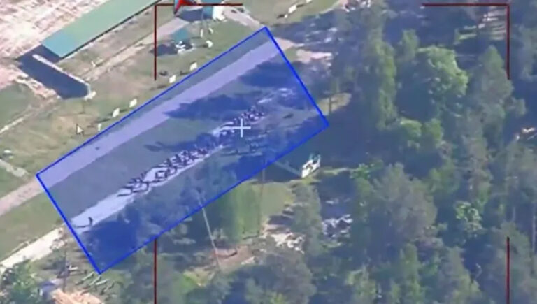 യു​ക്രെ​യ്ന്‍റെ സൈ​നി​ക കേ​ന്ദ്ര​ത്തി​ന് നേ​രെ റ​ഷ്യ​ൻ മി​സൈ​ൽ ആ​ക്ര​മ​ണം; ആ​റ് സൈ​നി​ക​ർ മ​രി​ച്ചു