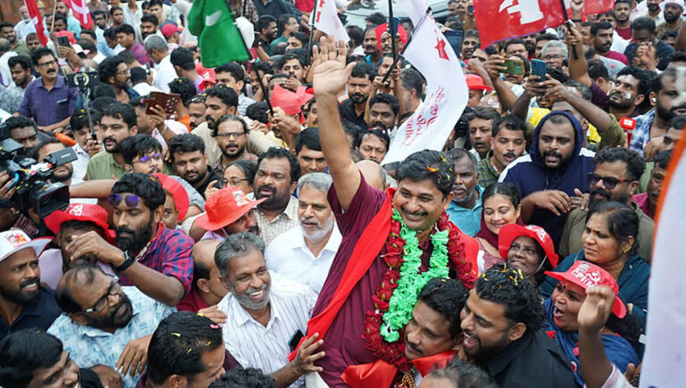 സ്വരാജിന് നിലമ്പൂരിൽ നൂറുകണക്കിന് എൽഡിഎഫ് പ്രവർത്തകരുടെ ആവേശോജ്ജ്വല സ്വീകരണം