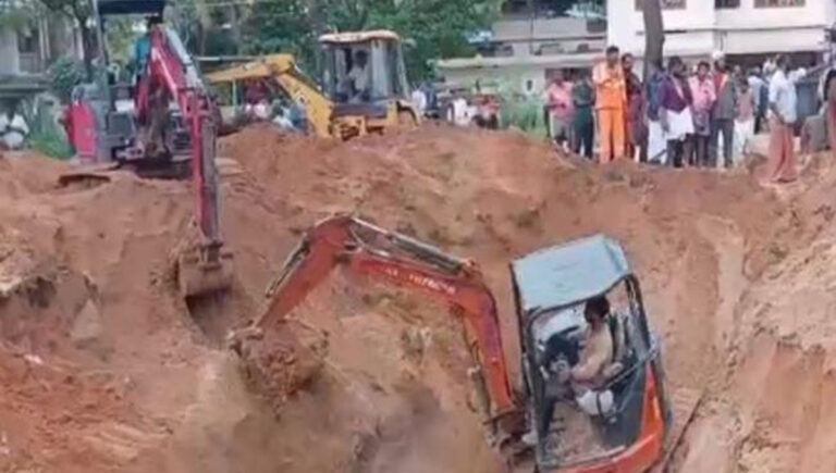 കോ​ഴി​ക്കോ​ട് നി​ർ​മാ​ണ​ത്തി​നി​ടെ കി​ണ​റി​ടി​ഞ്ഞു വീ​ണ് തൊ​ഴി​ലാ​ളി​ക്ക് ദാ​രു​ണാ​ന്ത്യം