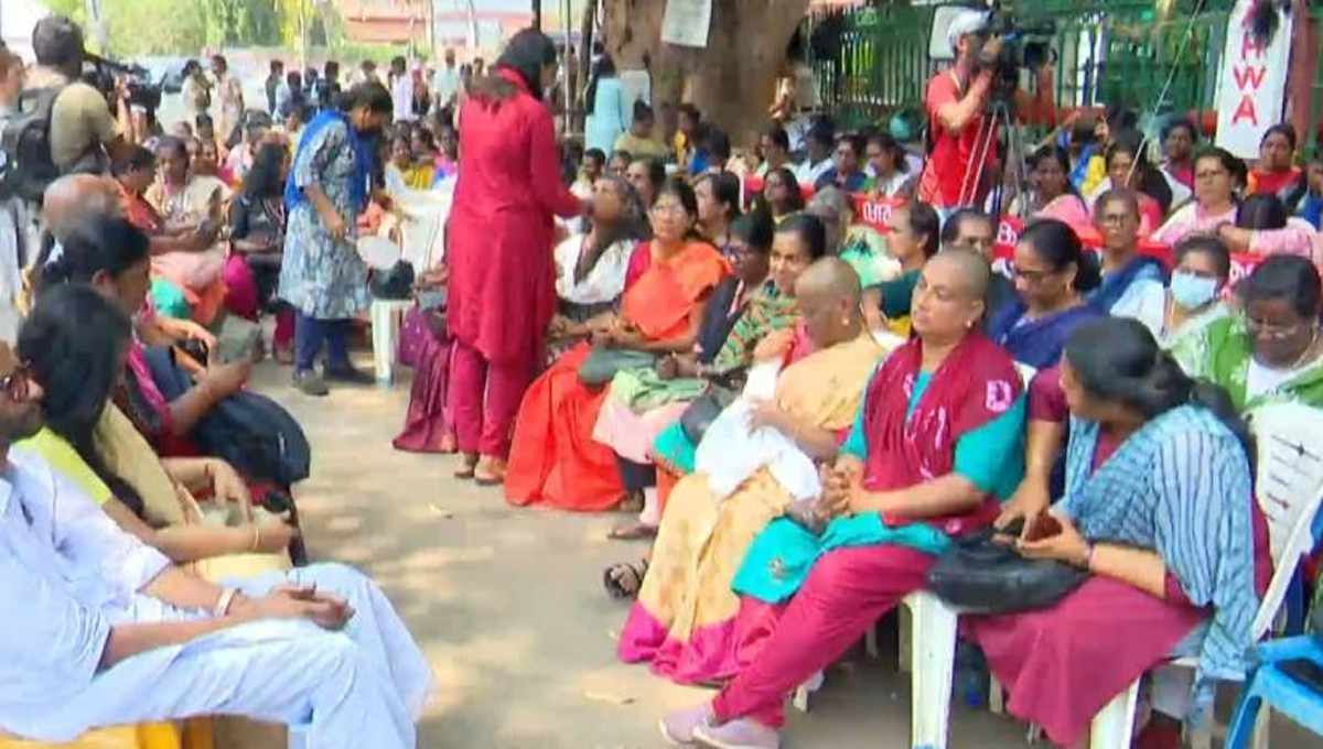 ആശാവർക്കേഴ്സ് നിരാഹാര സമരം അവസാനിപ്പിച്ചു; രാപകൽ സമരത്തിലേക്ക്