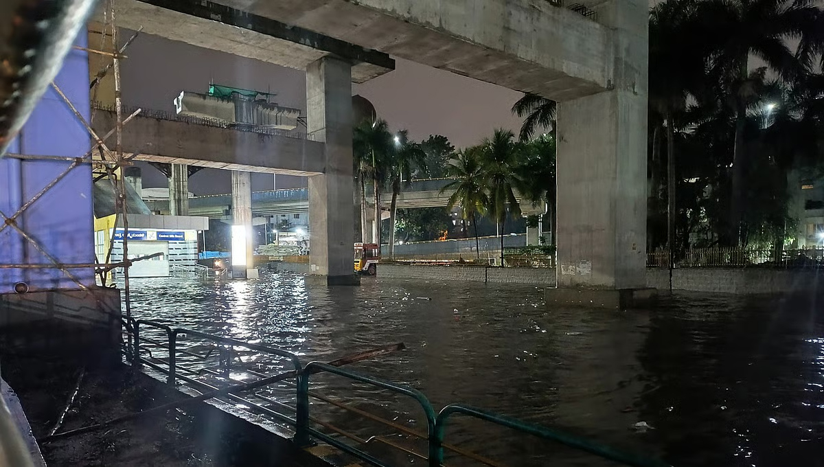 ബെം​ഗളൂരുവിൽ കനത്ത മഴയിൽ വൻ നാശനഷ്ടം; മണിക്കൂറുകൾ നീണ്ട ​ഗതാ​ഗതക്കുരുക്ക്, യെല്ലോ അലർട്ട്