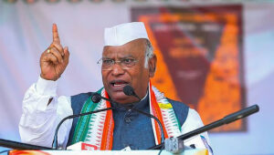 പഹല്‍ഗാം ഭീകരാക്രമണത്തിന് മൂന്ന് ദിവസം മുന്‍പേ പ്രധാനമന്ത്രിക്ക് വിവരം ലഭിച്ചു; മോദി കശ്മീര്‍ സന്ദര്‍ശനം റദ്ദാക്കി : ഖാര്‍ഗെ