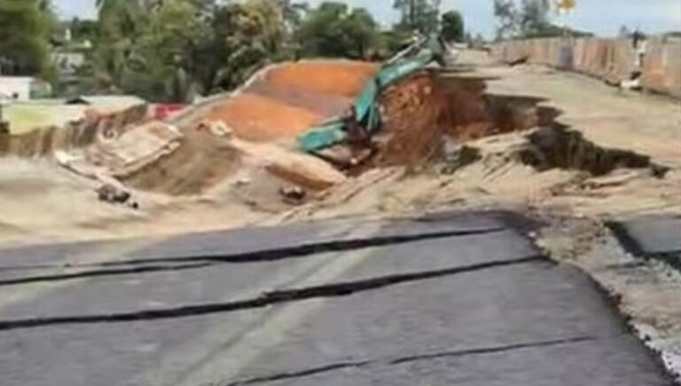 കോഴിക്കോട്- തൃശൂർ ദേശീയ പാത 66ലെ ആറു വരിപ്പാത ഇടിഞ്ഞു വീണു