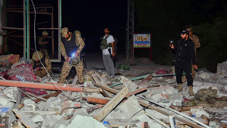 ‘ആകാശം ചുവന്നു തുടുത്തു, തുടര്‍ച്ചയായി മൂന്ന് സ്‌ഫോടനങ്ങള്‍’; മുരിദ്‌കെയിലെ ഇന്ത്യന്‍ വ്യോമാക്രമണത്തെ കുറിച്ച് ദൃക്‌സാക്ഷി