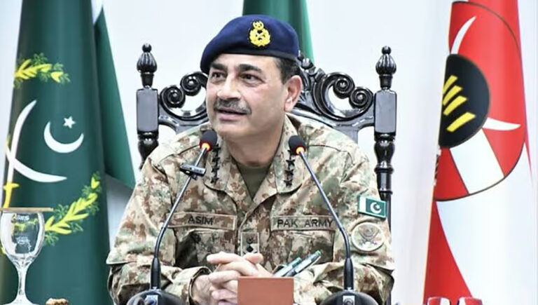 പാക് സേനയിൽ കലാപം?; സൈനിക മേധാവി ജനറല്‍ അസിം മുനീര്‍ കസ്റ്റഡിയില്‍, അജ്ഞാത കേന്ദ്രത്തിലേക്ക് മാറ്റിയെന്ന് റിപ്പോര്‍ട്ട്