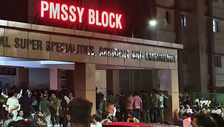 കോഴിക്കോട് മെഡിക്കല്‍ കോളജിലെ തീപിടിത്തം : പുക ഉയര്‍ന്നത് 34 ബാറ്ററികള്‍ പൊട്ടിത്തെറിച്ച്; സീലിങ്ങിനും ഭിത്തിക്കും തകരാര്‍