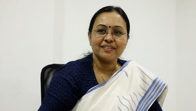 മഞ്ചേരി മെഡിക്കല്‍ കോളജില്‍ ആരോഗ്യമന്ത്രി മുന്നിൽ പ്രതിഷേധിച്ച ജീവനക്കാര്‍ക്കെതിരെ കേസ്