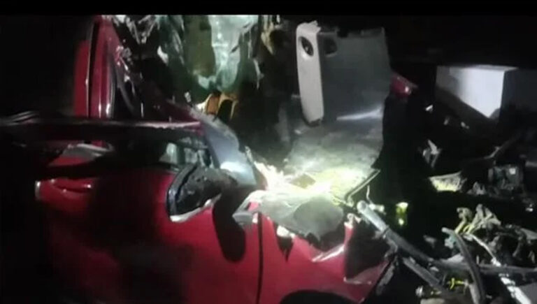 പൊ​ന്നാ​നി​യി​ല്‍ കാ​റും ലോ​റി​യും കൂ​ട്ടി​യി​ടി​ച്ച് അ​പ​ക​ടം; യു​വ​തി മ​രി​ച്ചു