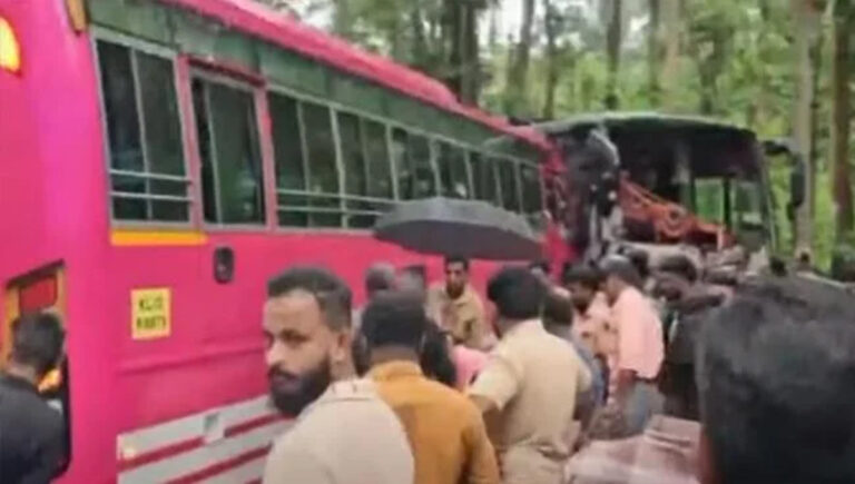 വ​യ​നാ​ട്ടി​ല്‍ ബ​സു​ക​ള്‍ കൂ​ട്ടി​യി​ടി​ച്ചു; 85 പേ​ര്‍​ക്ക് പ​രി​ക്ക്