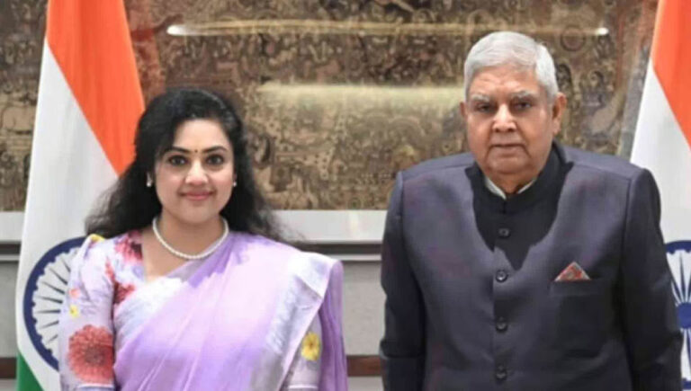 നടി മീന ബിജെപിയിലേക്ക്; ഉപരാഷ്ട്രപതിയുമായി കൂടിക്കാഴ്ച ഭാവിയിലേക്കുള്ള ആത്മവിശ്വാസമെന്ന് പോസ്റ്റ്